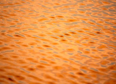 Agua en el Amazonas al atardecer