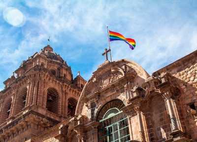 Bandera Inca en iglesia colonia, Cusco.